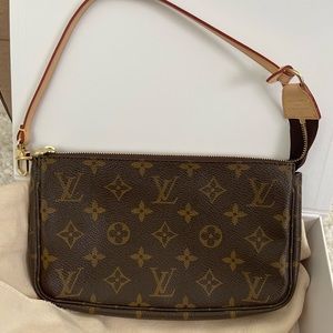 ‼️SOLD‼️✨Authentic Louis Vuitton Pochette Accessories-Older Version✨